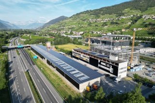 A Sierre, les panneaux solaires sont sur le toit et sur la façade sud