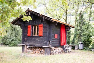 Le P'tit studio radio de la Vigne à Farinet est installé dans un raccard situé sur le site