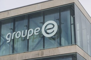 L'énergéticien fribourgeois Groupe E tire la prise de ses filiales S. Roubaty et FTH Services, dans le cadre d'un redimensionnement de ses activités dans la fibre optique. (archive) KEYSTONE/THOMAS DELLEY