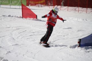 Pour des personnes qui parfois présentent des troubles associés de l'oreille interne, le snowboard est d'autant plus difficile
