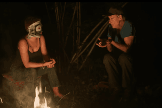 Dans "Autour du Feu", de Laura Cazador et Amanda Cortès, le groupuscule anarchiste de la bande à Fasel dialogue avec de jeunes militantes contemporaines.