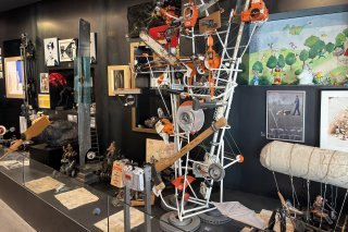 L'un des trois mobiles cinétiques, réalisé avec les pièces récupérées dans l'ancienne serrurerie de Jean-Manuel d'Andrès.