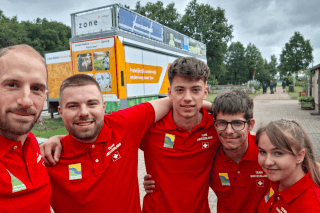 PHOTO De g. à dr : Abraham Monnier (coach), Kilian Laville de Grandfontaine, Marco Rossetti, Savièse, Liam Juan, Ollon, Cynthia Zmoos, Mervelier.