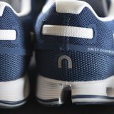 Un jugement en faveur de l'entreprise pourrait signifier que On serait à nouveau autorisée à utiliser ce symbole en Suisse à l'avenir. La question est de savoir si un procès aura lieu. L'entreprise ignore si SEA et IGE retireront leur requête en Chine et comment les autorités locales procéderont. KEYSTONE/GAETAN BALLY