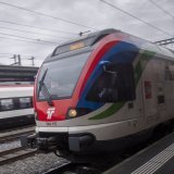 Les nouveaux ateliers CFF d'Arbedo-Castione serviront notamment à l'entretien des trains TILO (image d'illustration). KEYSTONE/Ti-Press/PABLO GIANINAZZI