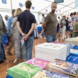 La 16e édition du Livre sur les quais a attiré plus de 40'000 personnes en trois jours. KEYSTONE/CYRIL ZINGARO