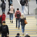 Malgré le contexte actuel marqué par de nombreuses incertitudes, les institutions de prévoyance affichent jusqu'à présent des rendements supérieurs à la moyenne pour 2025. Fin août, le rendement moyen s'inscrivait à 3,0%, avec une légère progression du degré de couverture à 113,8%. KEYSTONE/CHRISTIAN BEUTLER