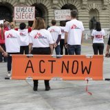 MSF Suisse a manifesté mercredi devant le Palais fédéral pour dénoncer la catastrophe humanitaire à Gaza. KEYSTONE/PETER KLAUNZER