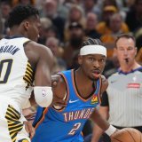 Le MVP canadien Shai Gilgeous-Alexander (au centre) a été décisif face aux Pacers. KEYSTONE/AP/Darron Cummings