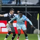 Ezgjan Alioski (à gauche) souffre d'une fracture du péroné gauche KEYSTONE/TI-PRESS/Pablo Gianinazzi