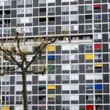 De nombreuses personnes à l'aide sociale craignent pour leur logement. A l'image, le quartier du Lignon à Vernier (photo prétexte). KEYSTONE/MARTIAL TREZZINI