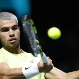 Carlos Alcaraz méconnaissable à La Défense. KEYSTONE/EPA/YOAN VALAT