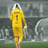 La pluie a rendu la pelouse du Cornaredo impraticable KEYSTONE/MASSIMO PICCOLI