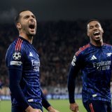 Mikel Merino (à gauche), le buteur de substitution d'Arsenal. KEYSTONE/EPA/MARTIN DIVISEK