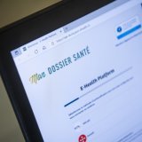Le dossier électronique du patient est abandonné au profit d'un dossier de santé (archives). KEYSTONE/JEAN-CHRISTOPHE BOTT