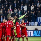 Francis Uzoho et ses coéquipiers après l'arrêt du gardien nigérian sur le penalty de Custodio à la dernière minute KEYSTONE/JEAN-CHRISTOPHE BOTT