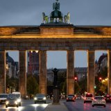 Des militants propalestiniens ont déployé une banderole jeudi sur la Porte de Brandebourg à Berlin (archives). KEYSTONE/DPA/FABIAN SOMMER