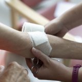 Présente dans plus de 60 pays, l'entreprise, qui emploie 3800 personnes, a triplé son chiffre d'affaires au cours de la dernière décennie, atteignant 890 millions d'euros en 2024 dont la moitié à l'international. Elle fabrique plus de 80% de ses produits en France, où elle compte 1100 employés. KEYSTONE/GAETAN BALLY