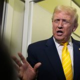 Donald Trump qui a tenté de clore le dossier Epstein réclame désormais une enquête. KEYSTONE/AP/Manuel Balce Ceneta