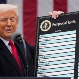 La Suisse a fini par "courber l'échine" devant Donald Trump, estiment certains médias (archives). KEYSTONE/AP/Mark Schiefelbein