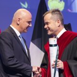 Alain Berset a favorisé une "collaboration solide et constructive entre la politique et la recherche". KEYSTONE/CYRIL ZINGARO