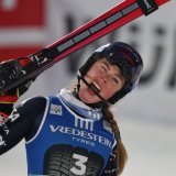 La joie de Mikaela Shiffrin après sa 102e victoire en Coupe du monde KEYSTONE/AP/Marco Trovati