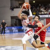 Selim Fofana (avec le ballon) et les Suisses n'ont rien pu faire face aux Turcs. KEYSTONE/CYRIL ZINGARO