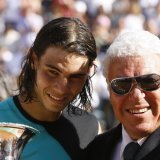 Nicola Pietrangeli (ici à Rome en 2007 au côté de Rafael Nadal) est décédé à 92 ans KEYSTONE/AP/ALESSANDRA TARANTINO