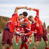 Adrien Llukes (à gauche) s'apprête à troquer le maillot du FC Sion pour celui de l'équipe de Suisse M17 avec laquelle il va disputer la Coupe du Monde au Qatar.