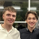 Yonas, Noah et Sacha Berthoud, réunis lors du repas de soutien du HC Valais-Wallis Academy