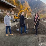 De gauche à droite : Dorian Farquet, conseiller municipal en charge des travaux publics, Emilien Roduit, président de Martigny-Combe et Anne-Laure Couchepin Vouilloz, présidente de la Ville de Martigny
