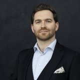 À Erfurt, Tristan Blanchet enchaîne cinq productions par saison, dans un quotidien rigoureux fait de répétitions, de spectacles et de préparation vocale.