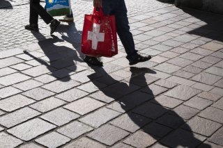 L'indice du climat à la consommation a reculé à -39,9 points le mois dernier, détérioré de 5,3 points sur un an, indique vendredi le Secrétariat d'Etat à l'économie (Seco). Cette baisse est principalement imputable au sous-indice "situation économique à venir". KEYSTONE/GAETAN BALLY