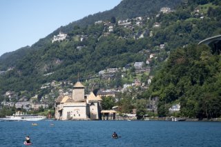 Le Fort de Chillon est caché sous-terre, juste en face du Château de Chillon (archives). KEYSTONE/MARCEL GILLIERON