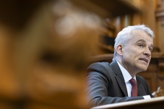 Le ministre de la justice Beat Jans a plaidé mardi pour le pacte européen sur l'asile au Conseil des Etats, avec succès (archives). KEYSTONE/ANTHONY ANEX