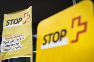 Les parlementaires défendent La Poste face à la révision prévue par le Conseil fédéral (archives). KEYSTONE/VALENTIN FLAURAUD