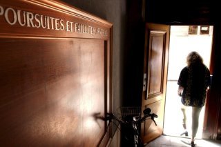Le spécialiste du recouvrement note aussi que les faillites personnelles sont en hausse depuis janvier de 4% à 6257. En 2025, plus de 9000 pourraient être comptabilisées. KEYSTONE/LAURENT GILLIERON