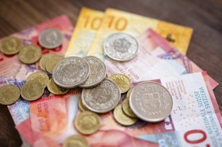 Les économistes d'UBS tablent toujours une croissance du PIB de 1,3% en 2025 et de 0,9% en 2026, corrigée de l'effet des grands événements sportifs. L'inflation devrait pratiquement restée stable cette année (+0,2%), tandis qu'elle devrait légèrement progresser en 2026 (+0,5%). KEYSTONE/MICHAEL BUHOLZER