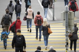 Malgré le contexte actuel marqué par de nombreuses incertitudes, les institutions de prévoyance affichent jusqu'à présent des rendements supérieurs à la moyenne pour 2025. Fin août, le rendement moyen s'inscrivait à 3,0%, avec une légère progression du degré de couverture à 113,8%. KEYSTONE/CHRISTIAN BEUTLER