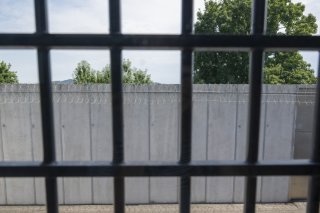 Le Parlement veut prolonger l'internement (archives). KEYSTONE/URS FLUEELER