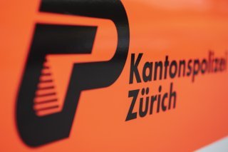 La police cantonale zurichoise juge important de mentionner la couleur de peau des personnes recherchées. KEYSTONE/URS FLUEELER