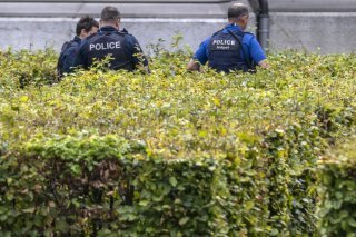 Le Contrôle fédéral des finances recommande une augmentation du personnel de l'Office fédéral de la police (image symbolique). KEYSTONE/PETER SCHNEIDER