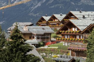 Le conseil communal de Crans-Montana a décidé de créer une zone réservée pour sa zone à bâtir, et ce pour une durée de 5 ans (photo d'illustration). KEYSTONE/ENNIO LEANZA