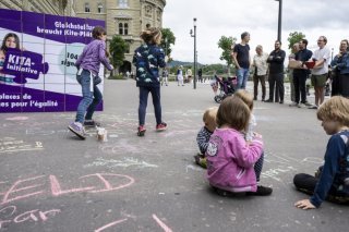 L'initiative du PS sur les crèches a été déposée en juillet 2023 (archives). KEYSTONE/PETER SCHNEIDER