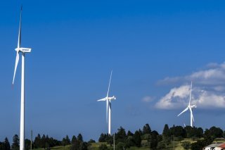 Deux initiatives populaires veulent freiner le développement des éoliennes en Suisse (archives). KEYSTONE/JEAN-CHRISTOPHE BOTT