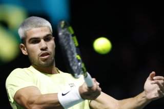 Carlos Alcaraz méconnaissable à La Défense. KEYSTONE/EPA/YOAN VALAT