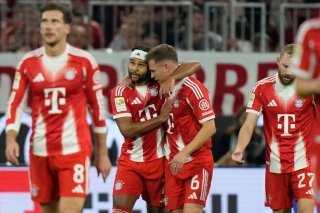 La joie des joueurs du Bayern, qui ont signé samedi leur 9e succès en 9e matches de Bundesliga KEYSTONE/AP/Matthias Schrader