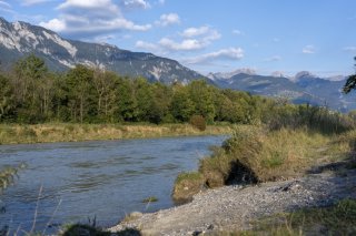 Le WWF, Pro Natura et la Fédération valaisanne des pêcheurs amateurs ne sont pas sur la même longueur d'onde que le Conseil d'Etat valaisan face au projet Rhône 3 (photo d'illustration). KEYSTONE/NOEMI CINELLI