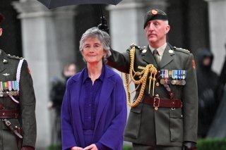 Mardi, Catherine Connolly a été investie présidente de l'Irlande. KEYSTONE/EPA/BRYAN MEADE