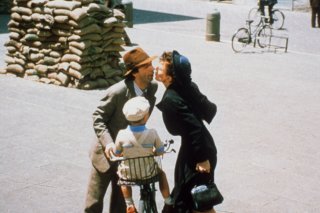 Avec "La vie est belle", Roberto Benigni a réalisé un des films favoris de Léon XIV (archives). Keystone/AP/MIRAMAX/SERGIO STRIZZI